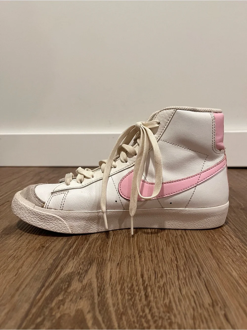 Nike Blazer Mid ‘77 Sneakers Pink & White Size 5.5 Youth